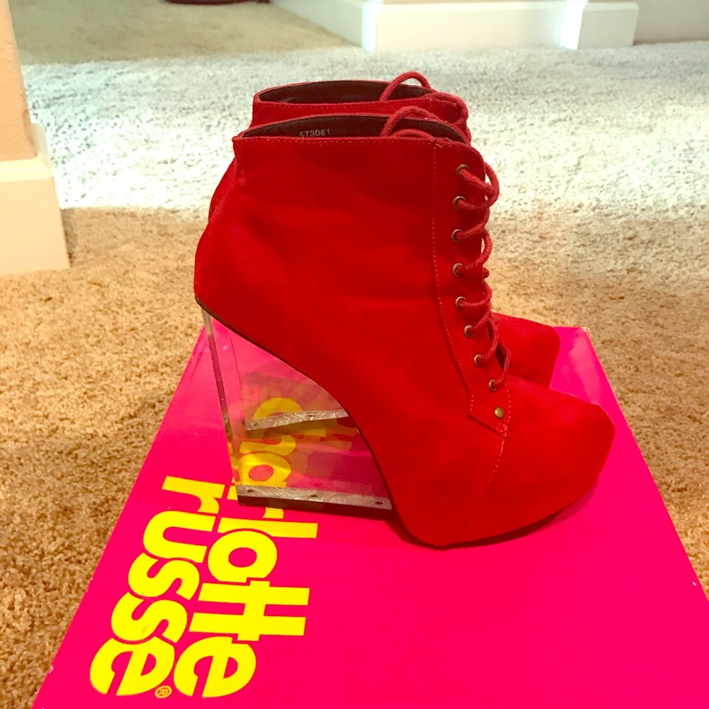 Red heels/wedge